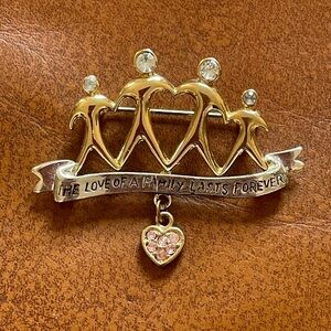 VINTAGE! “THE LOVE OF A FAMILY LASTS FOREVER” BROOCHES, Gold & Silver tone 😻💖👫✨